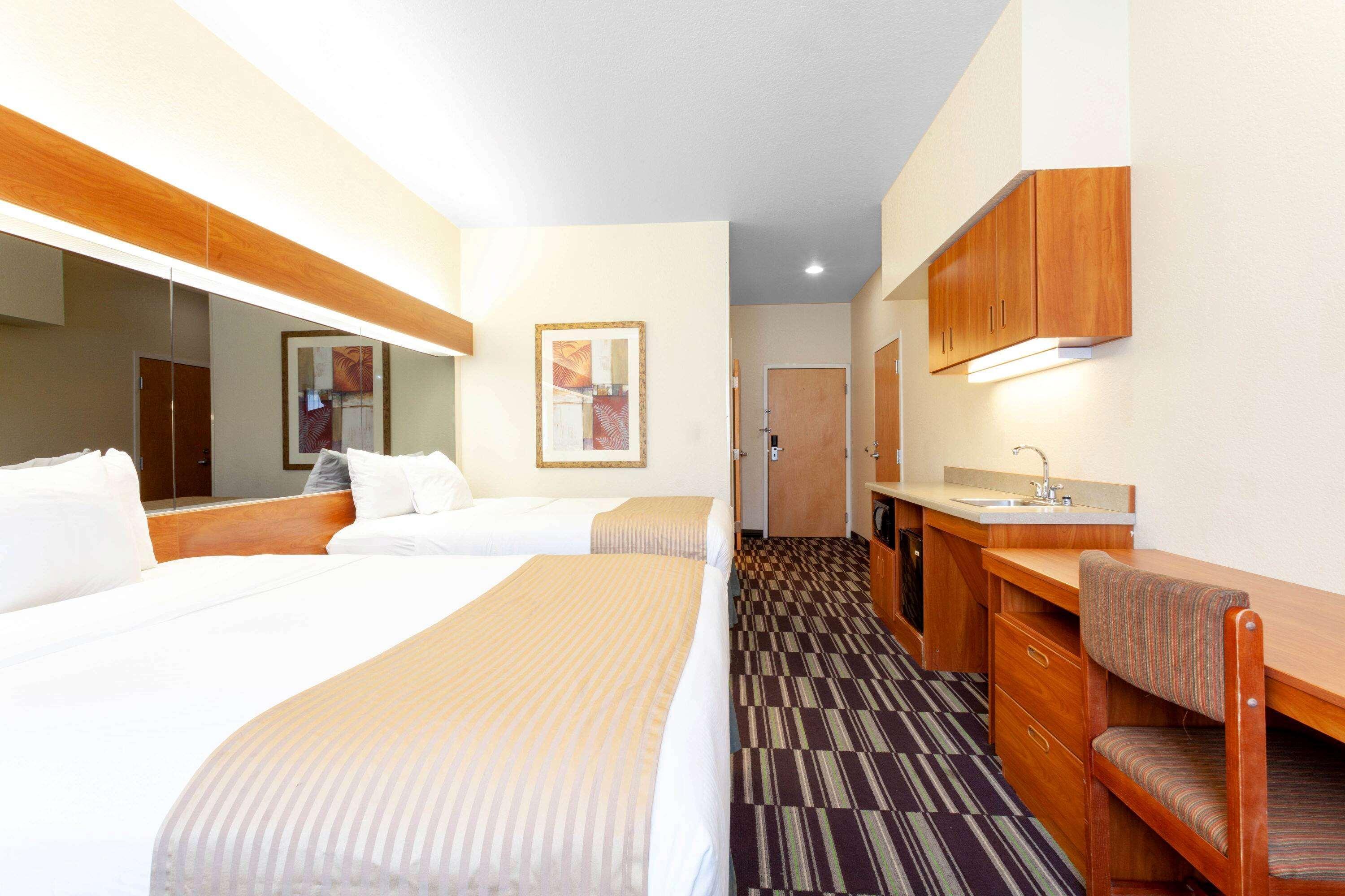 Microtel Inn & Suites By Wyndham Gulf Shores Exterior photo